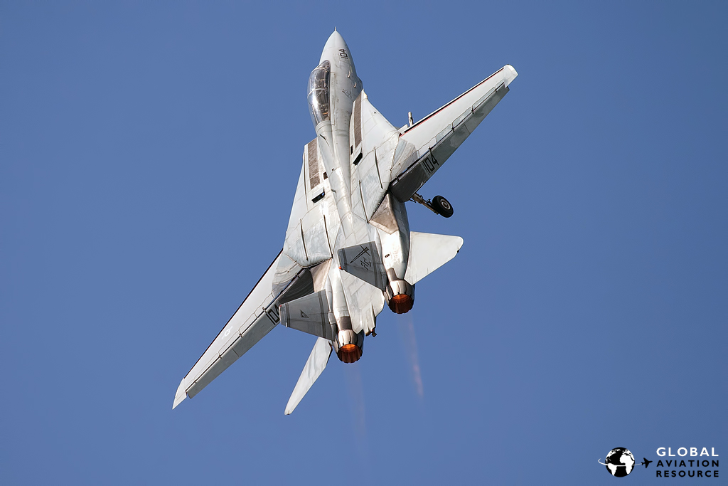 Global Aviation Magazine Preview: The Last USN F-14 Tomcat Display ...